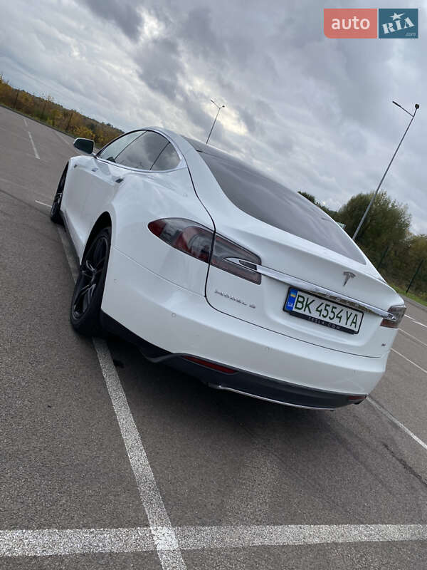 Лифтбек Tesla Model S 2014 в Ровно