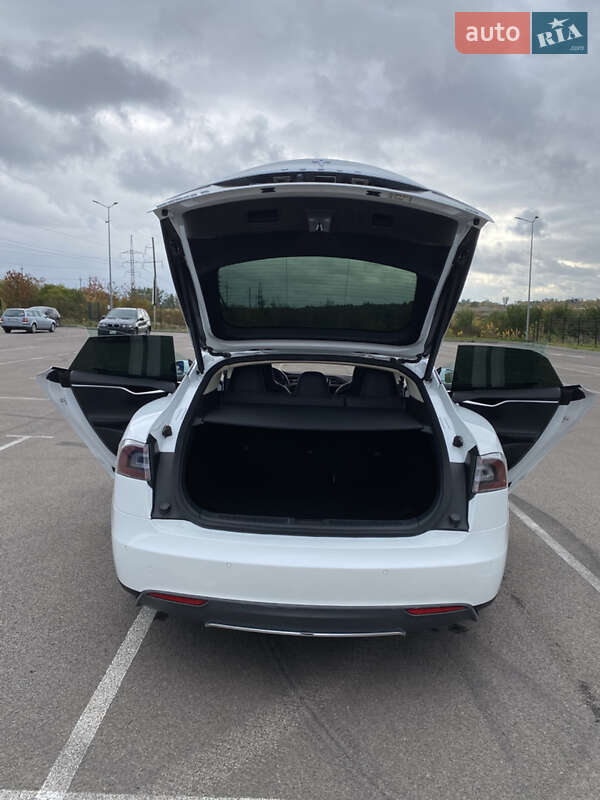 Лифтбек Tesla Model S 2014 в Ровно