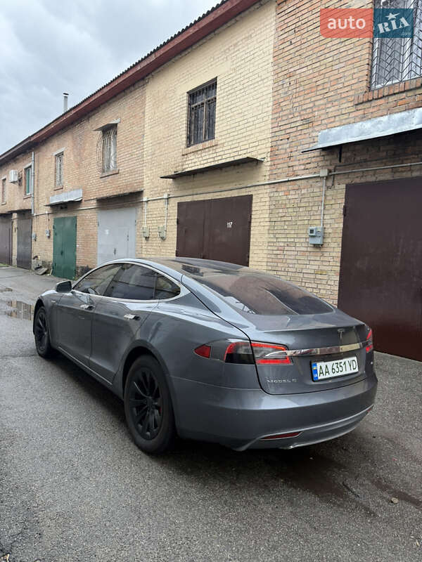 Лифтбек Tesla Model S 2013 в Киеве фото 12 Лифтбек Tesla Model S 2013 в Киеве