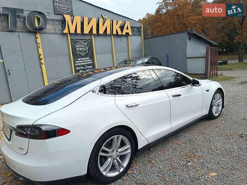 Лифтбек Tesla Model S 2015 в Ровно фото 12 Лифтбек Tesla Model S 2015 в Ровно