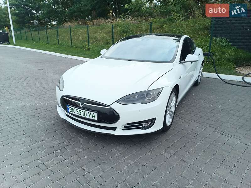 Лифтбек Tesla Model S 2015 в Ровно фото 13 Лифтбек Tesla Model S 2015 в Ровно