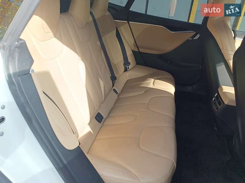 Лифтбек Tesla Model S 2015 в Ровно фото 19 Лифтбек Tesla Model S 2015 в Ровно