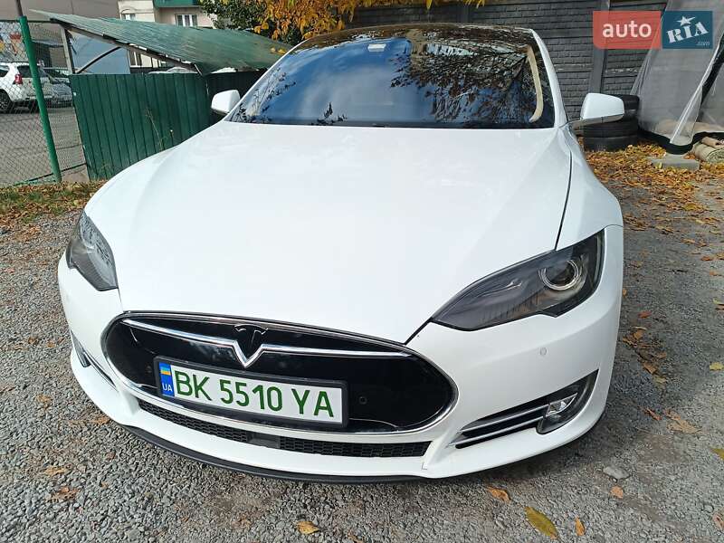 Лифтбек Tesla Model S 2015 в Ровно фото 21 Лифтбек Tesla Model S 2015 в Ровно