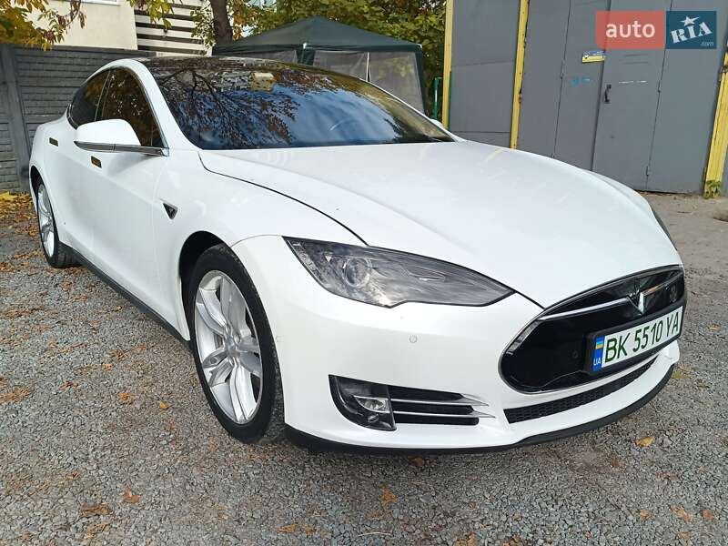 Лифтбек Tesla Model S 2015 в Ровно фото 25 Лифтбек Tesla Model S 2015 в Ровно