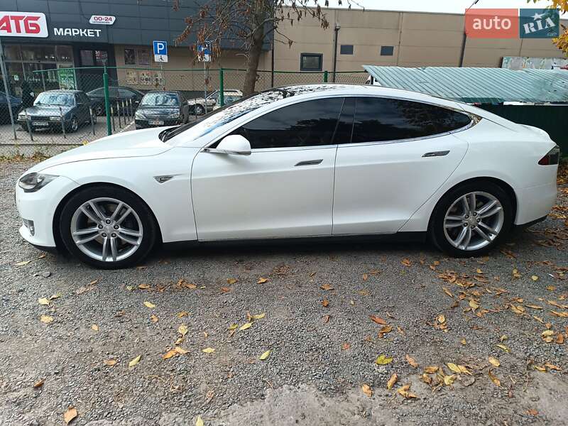 Лифтбек Tesla Model S 2015 в Ровно фото 29 Лифтбек Tesla Model S 2015 в Ровно