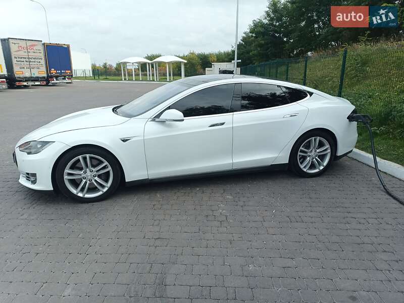 Лифтбек Tesla Model S 2015 в Ровно фото 44 Лифтбек Tesla Model S 2015 в Ровно