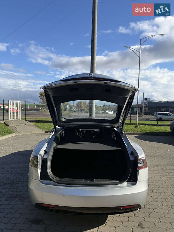 Ліфтбек Tesla Model S 2017 в Радехові