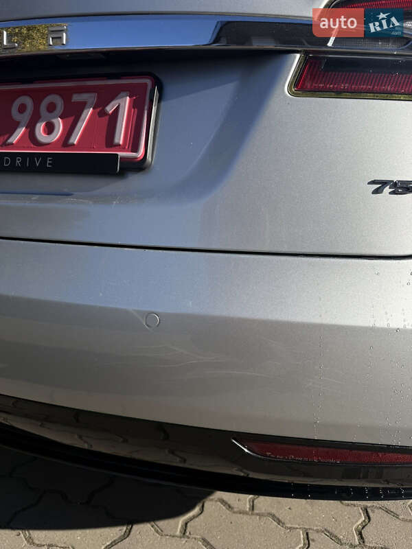 Ліфтбек Tesla Model S 2017 в Радехові