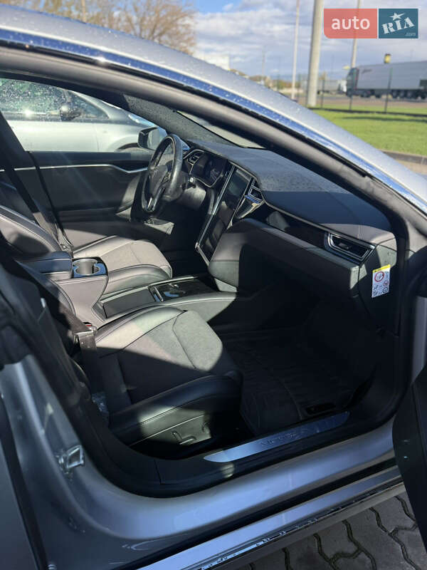 Ліфтбек Tesla Model S 2017 в Радехові