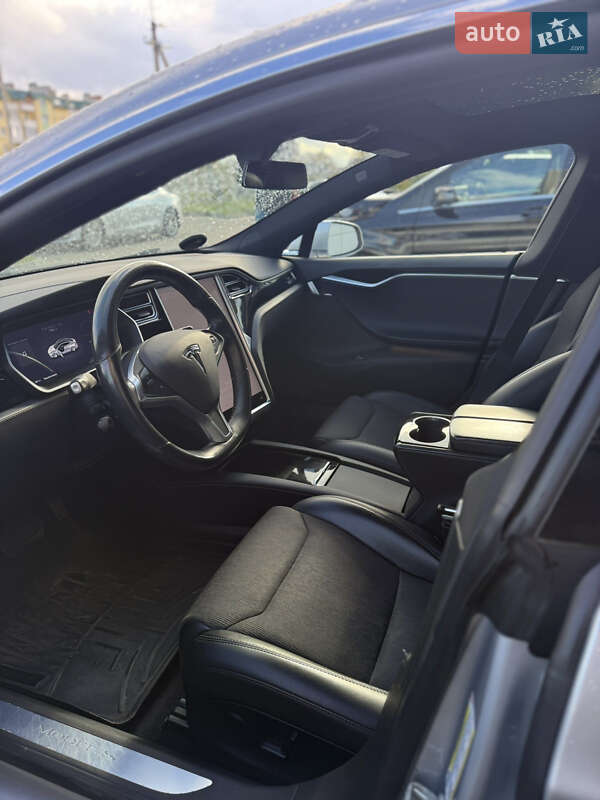 Ліфтбек Tesla Model S 2017 в Радехові