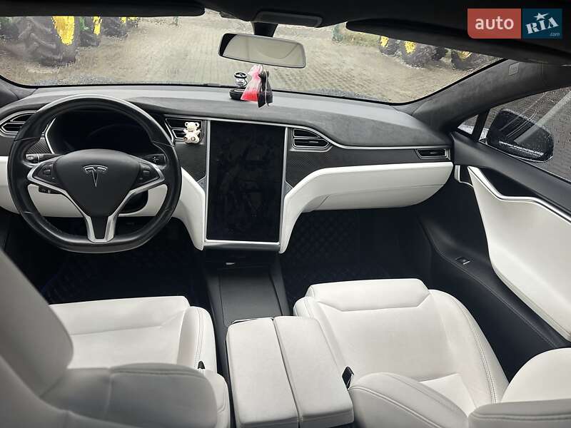 Лифтбек Tesla Model S 2017 в Житомире