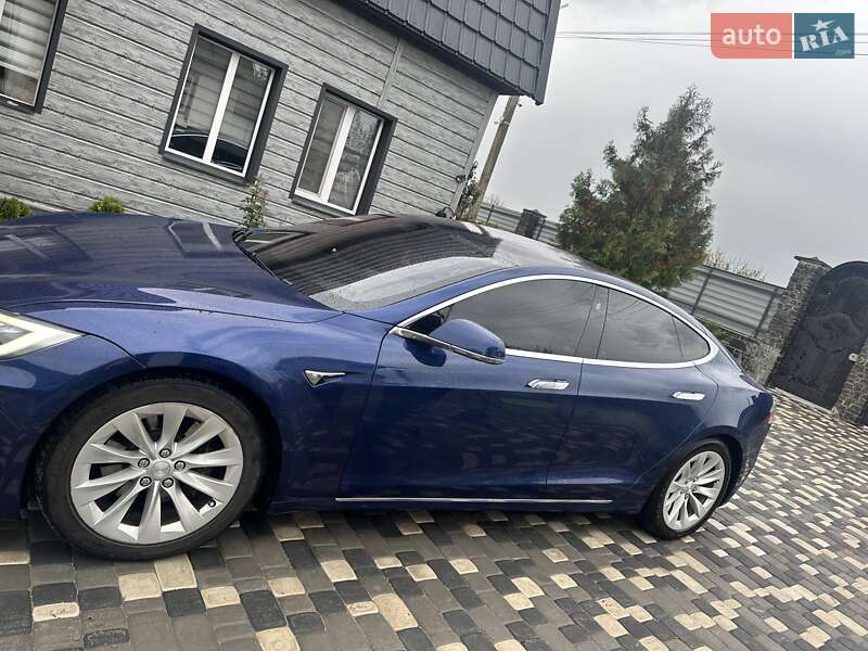 Лифтбек Tesla Model S 2017 в Житомире