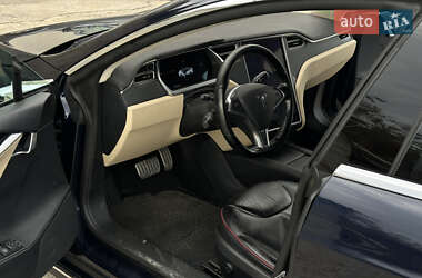Лифтбек Tesla Model S 2013 в 