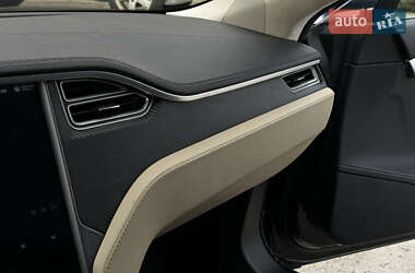 Лифтбек Tesla Model S 2013 в 