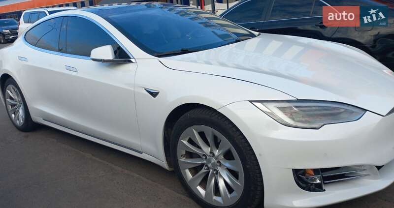 Лифтбек Tesla Model S 2019 в Одессе