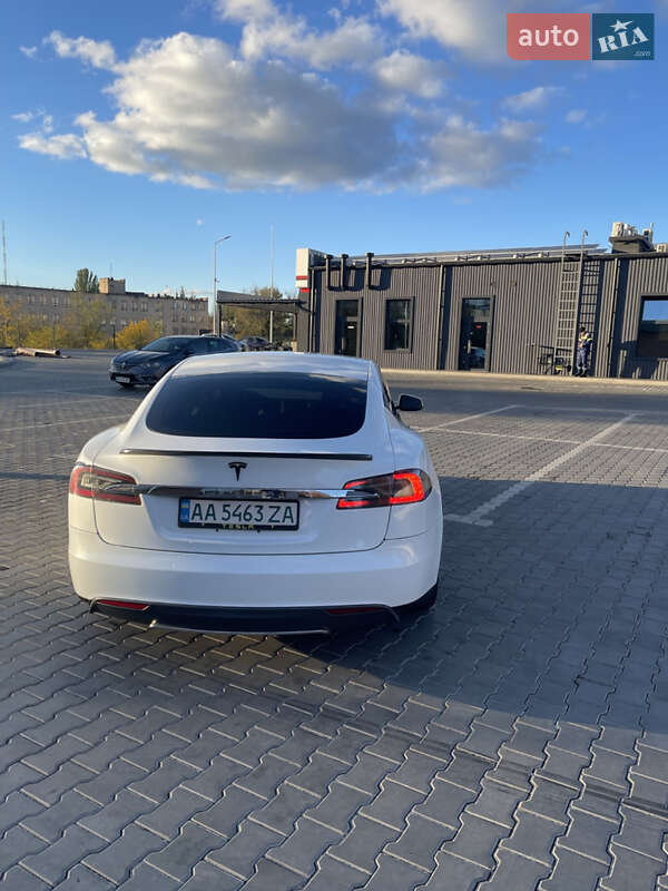 Ліфтбек Tesla Model S 2013 в Кривому Розі