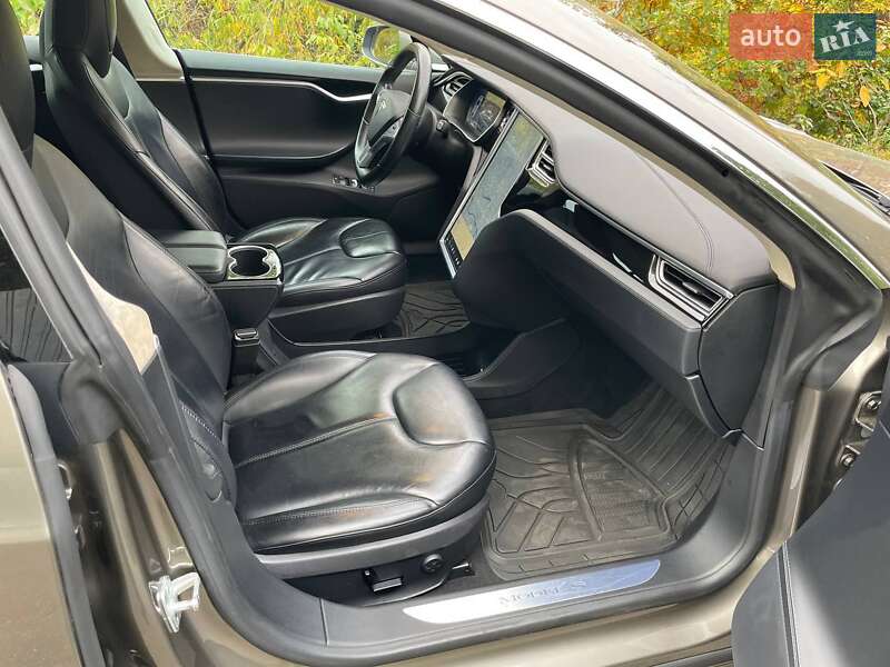 Ліфтбек Tesla Model S 2015 в Києві