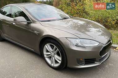 Лифтбек Tesla Model S 2015 в Киеве