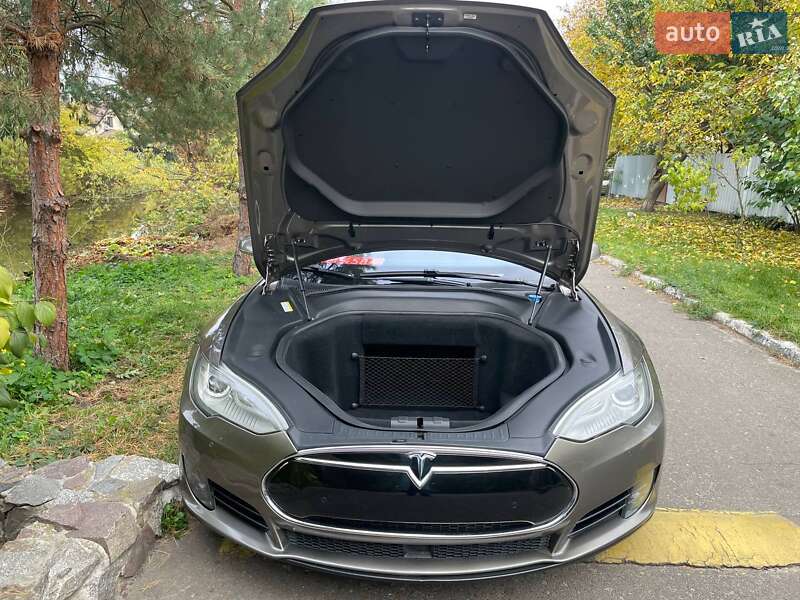 Ліфтбек Tesla Model S 2015 в Києві