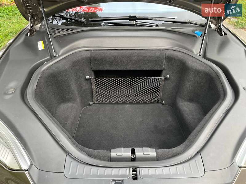 Ліфтбек Tesla Model S 2015 в Києві