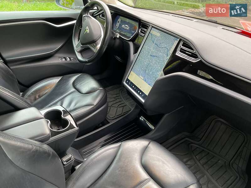 Ліфтбек Tesla Model S 2015 в Києві