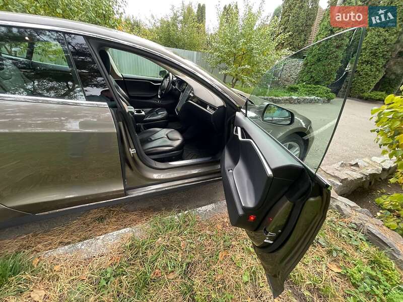 Ліфтбек Tesla Model S 2015 в Києві