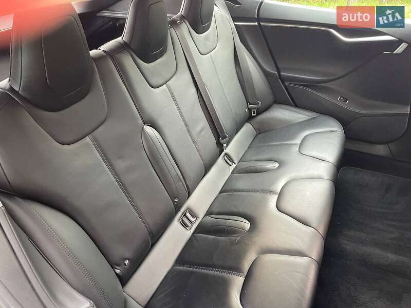 Ліфтбек Tesla Model S 2015 в Києві