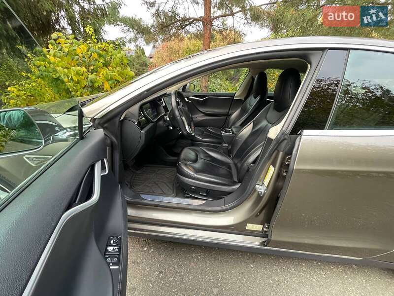 Ліфтбек Tesla Model S 2015 в Києві