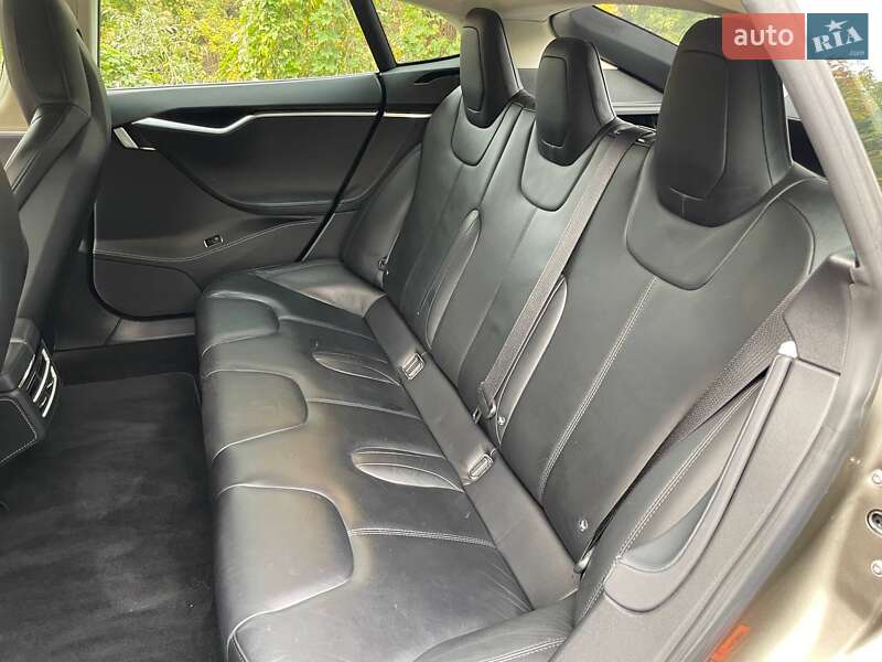 Ліфтбек Tesla Model S 2015 в Києві