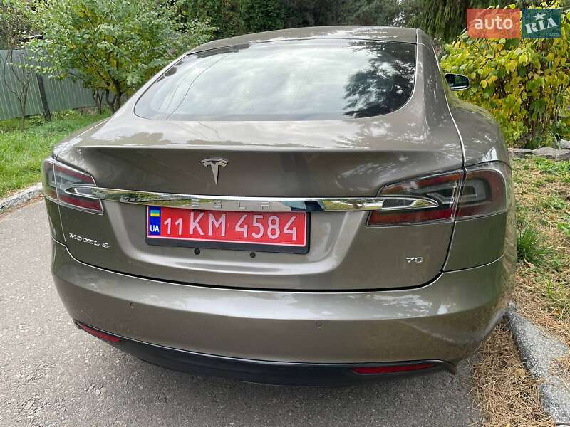 Ліфтбек Tesla Model S 2015 в Києві