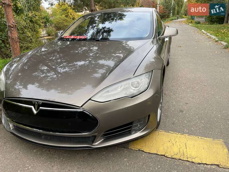 Ліфтбек Tesla Model S 2015 в Києві