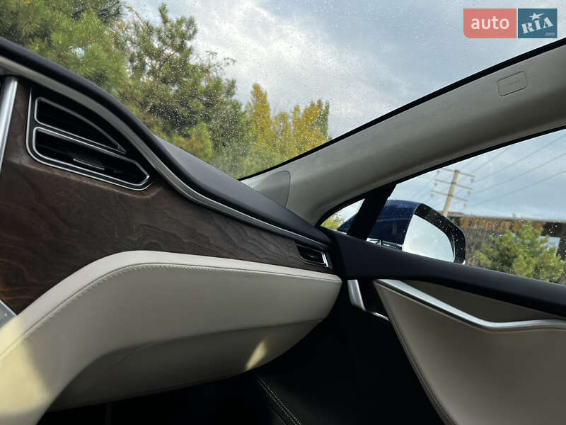 Лифтбек Tesla Model S 2017 в Одессе