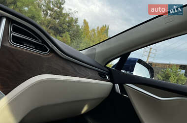 Ліфтбек Tesla Model S 2017 в  фото 18 Ліфтбек Tesla Model S 2017 в