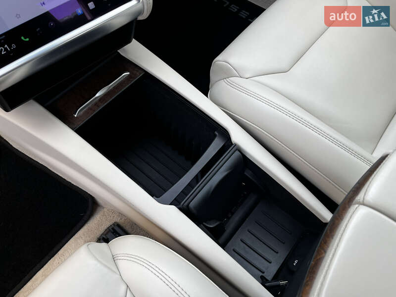 Лифтбек Tesla Model S 2017 в Одессе