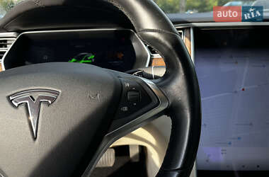 Ліфтбек Tesla Model S 2017 в  фото 24 Ліфтбек Tesla Model S 2017 в