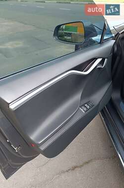 Лифтбек Tesla Model S 2014 в 