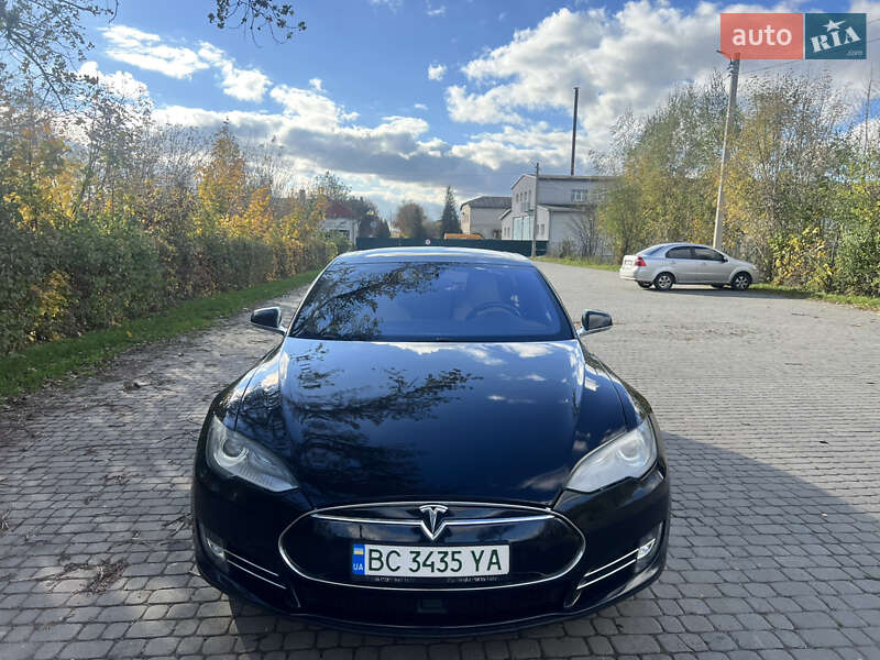 Tesla Model S 2015