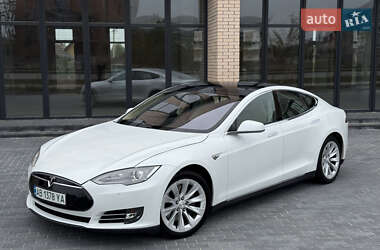 Лифтбек Tesla Model S 2013 в 