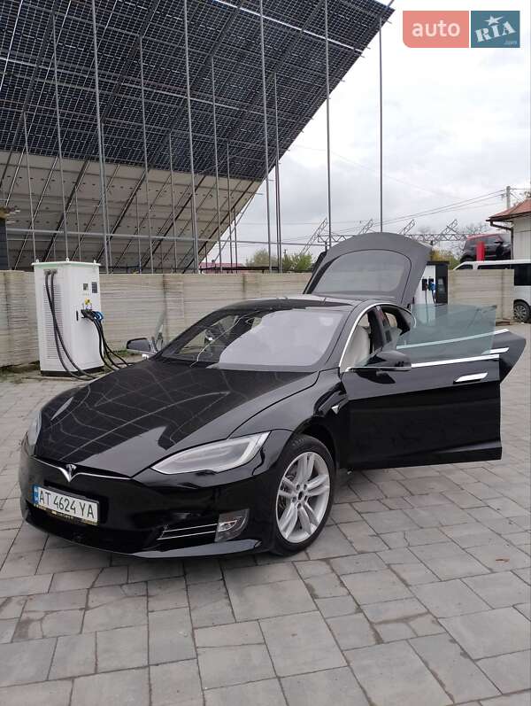 Лифтбек Tesla Model S 2020 в Ивано-Франковске