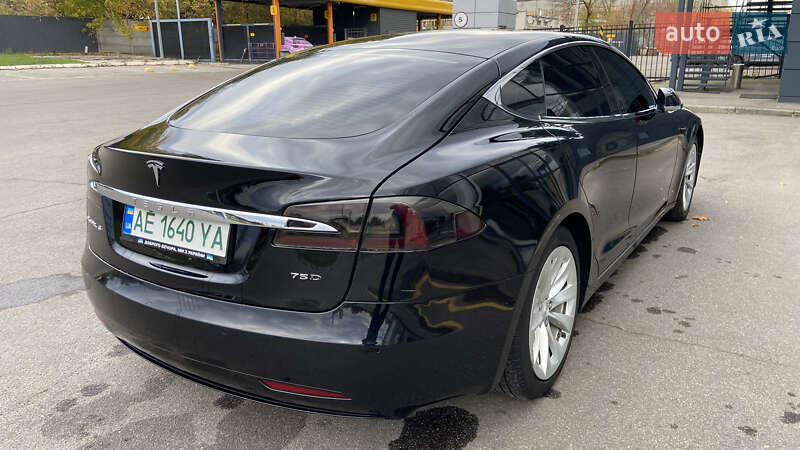 Ліфтбек Tesla Model S 2018 в Харкові