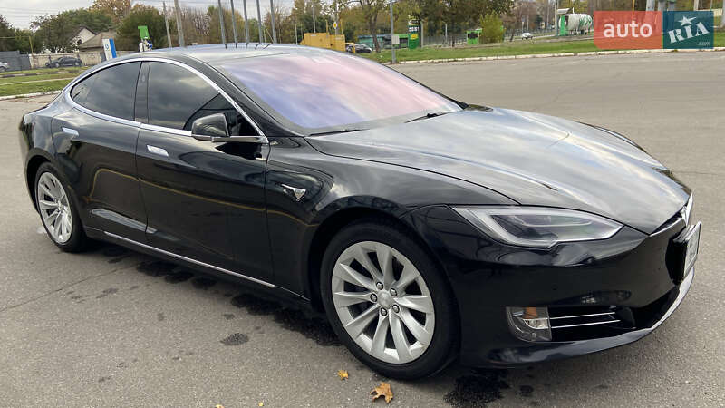 Ліфтбек Tesla Model S 2018 в Харкові