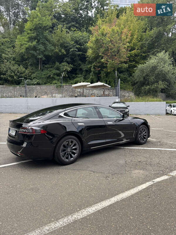 Лифтбек Tesla Model S 2020 в Киеве