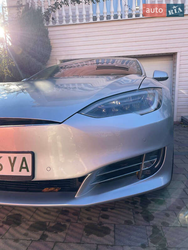Лифтбек Tesla Model S 2018 в Ивано-Франковске