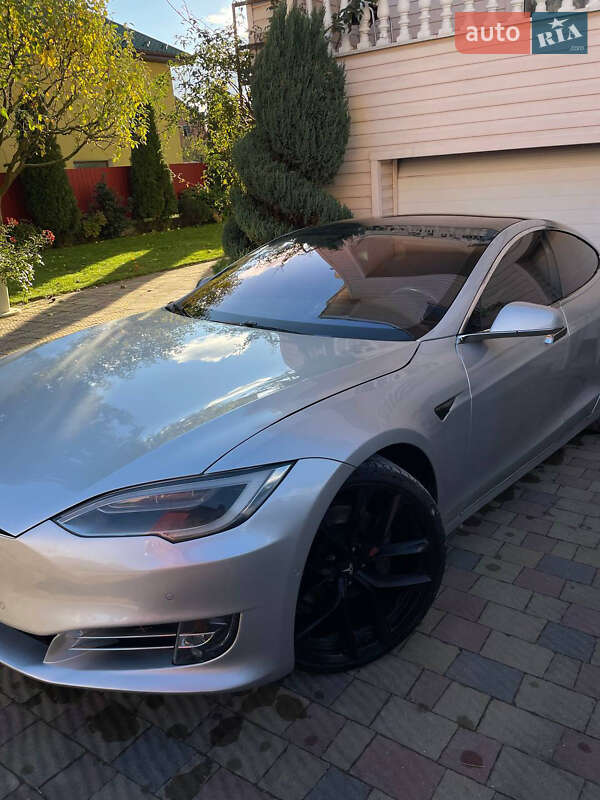 Лифтбек Tesla Model S 2018 в Ивано-Франковске