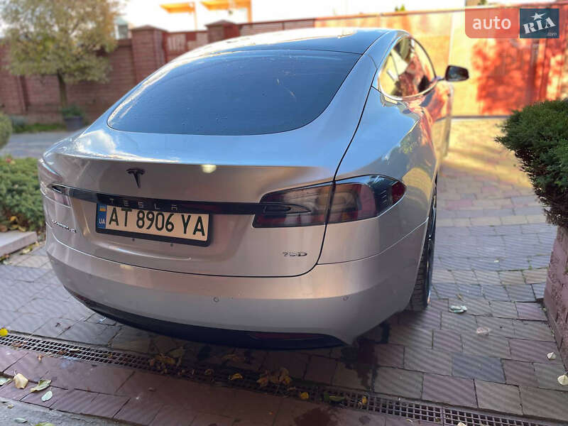 Лифтбек Tesla Model S 2018 в Ивано-Франковске