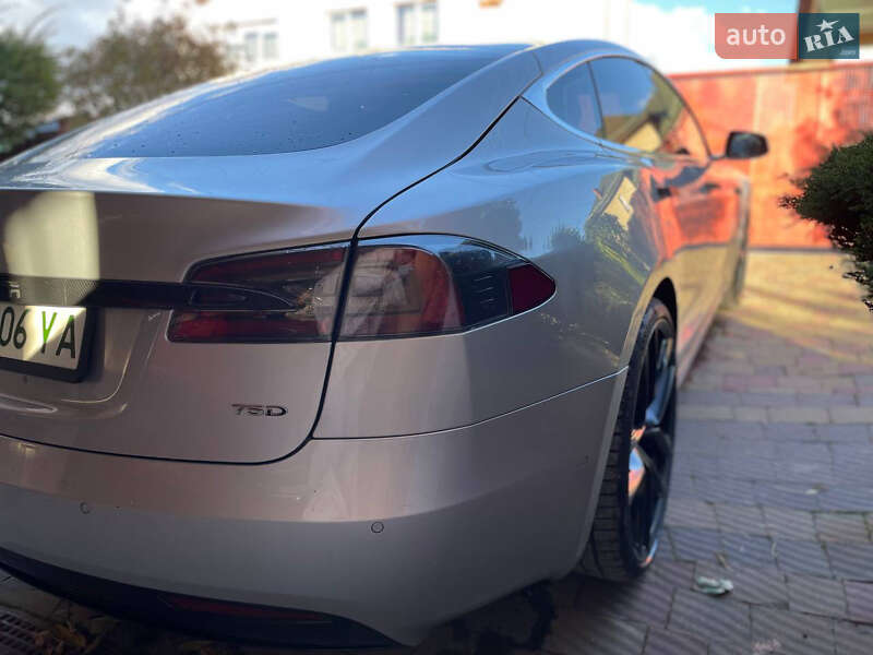 Лифтбек Tesla Model S 2018 в Ивано-Франковске