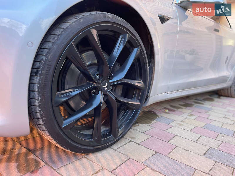 Лифтбек Tesla Model S 2018 в Ивано-Франковске