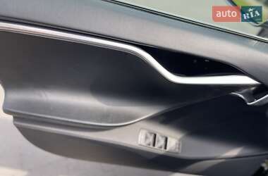 Ліфтбек Tesla Model S 2013 в 