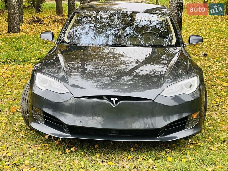 Ліфтбек Tesla Model S 2015 в 