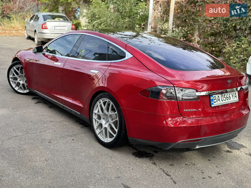 Ліфтбек Tesla Model S 2013 в Одесі